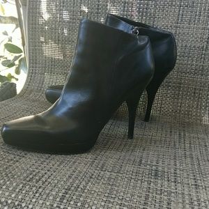 Via Spiga dress black leather platform booties